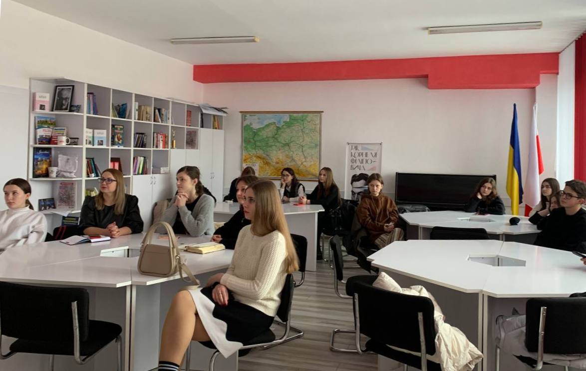 Студенти та викладачі під час зустрічі з правозахисницею Олександрою Матвійчук